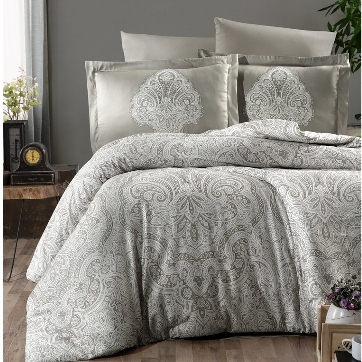 Gultas veļas komplekts MILENA BEIGE, 6 daļu, 200x220 cm Gultas veļas komplekts MILENA BEIGE, 6 daļu, 200x220 cm
